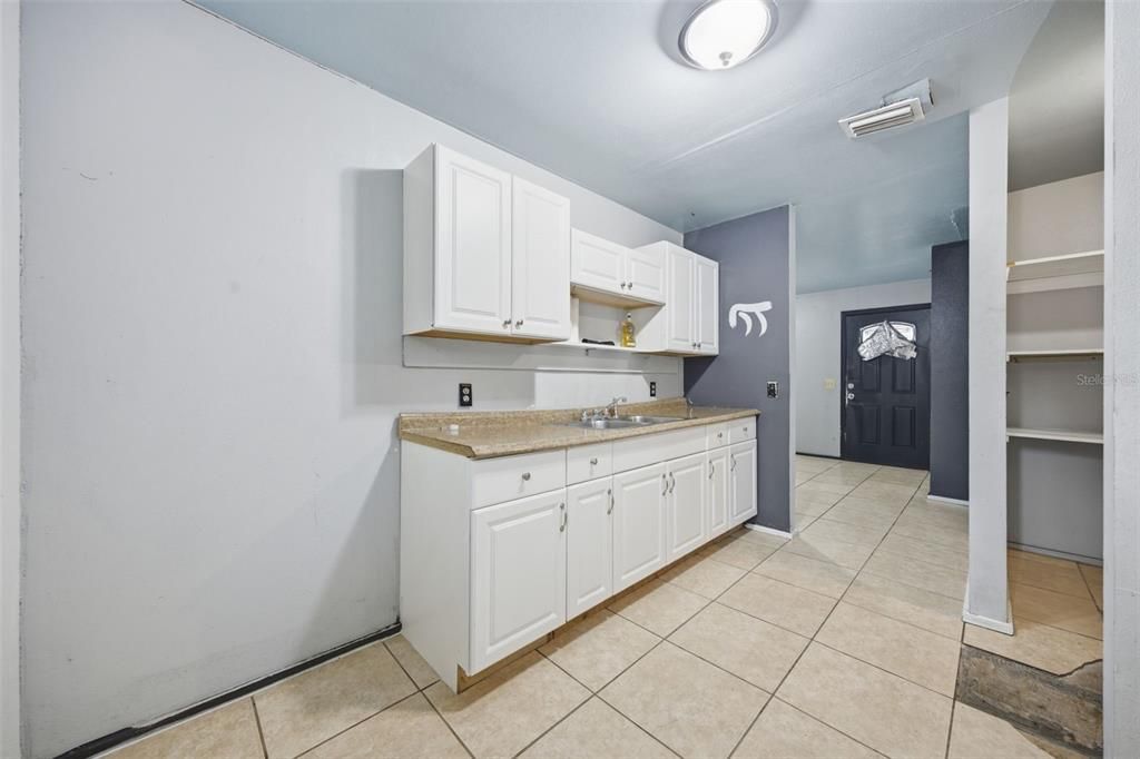 На продажу: $319,999 (5 спален, 3 ванн, 2108 Квадратных фут)