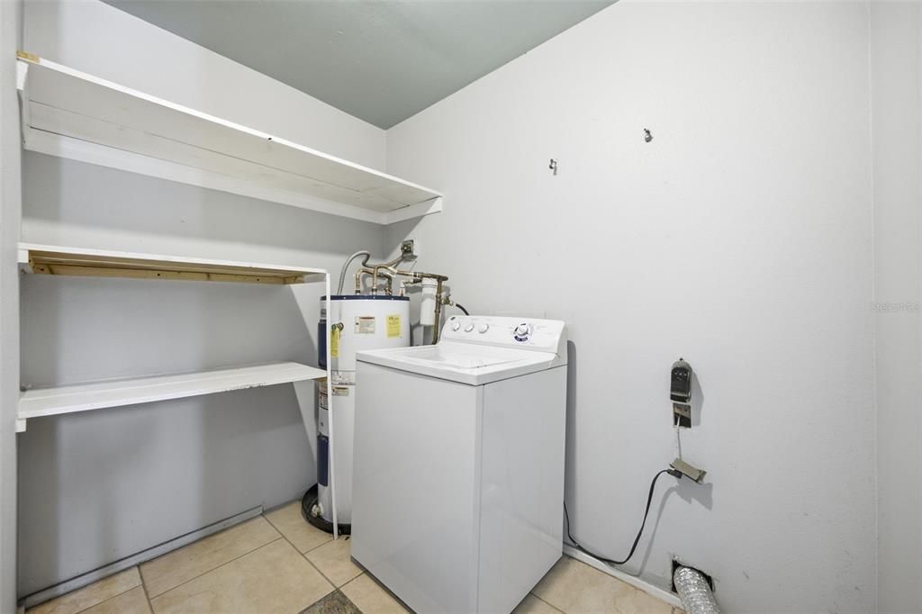 На продажу: $319,999 (5 спален, 3 ванн, 2108 Квадратных фут)