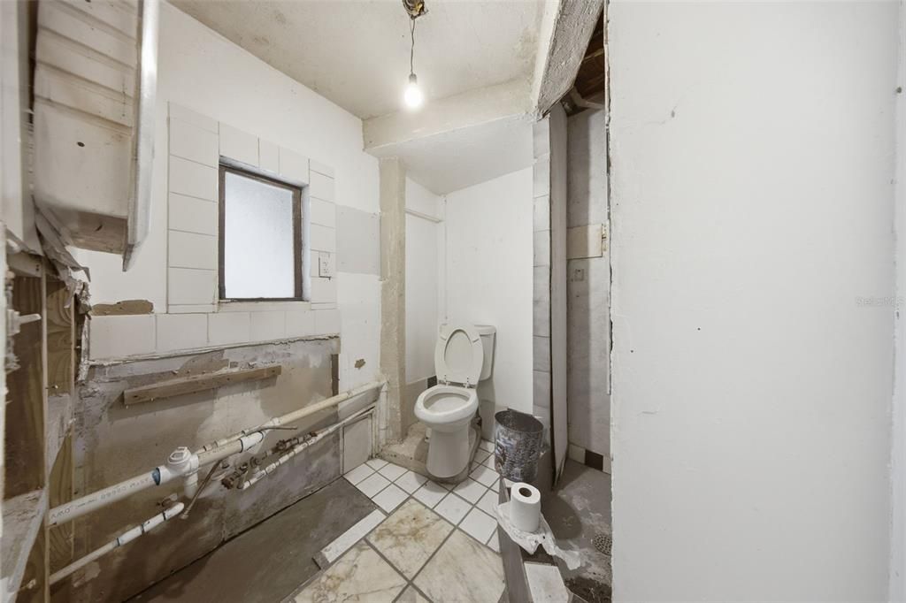 На продажу: $319,999 (5 спален, 3 ванн, 2108 Квадратных фут)