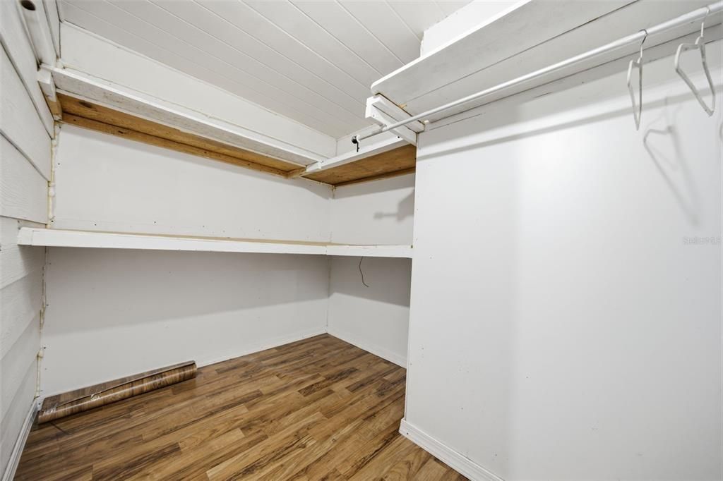 На продажу: $319,999 (5 спален, 3 ванн, 2108 Квадратных фут)