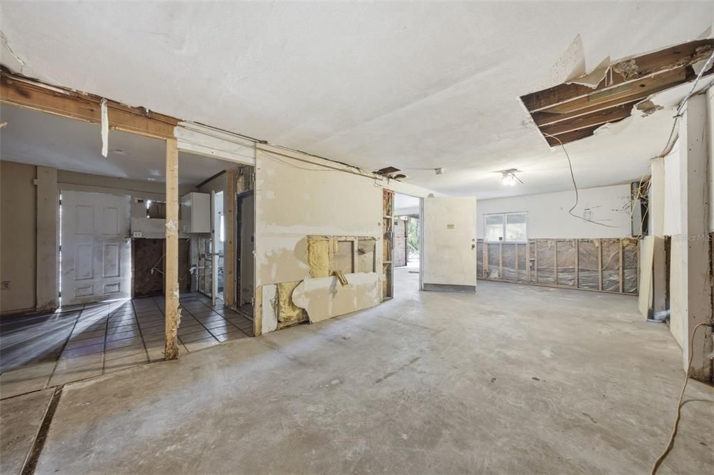 На продажу: $319,999 (5 спален, 3 ванн, 2108 Квадратных фут)