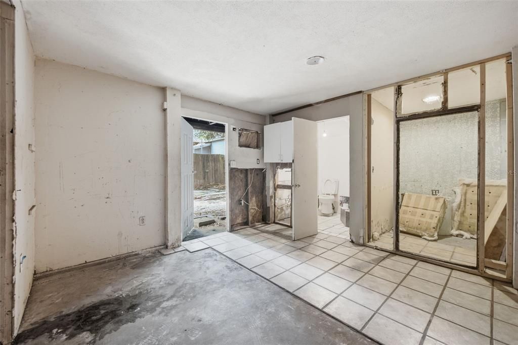 На продажу: $319,999 (5 спален, 3 ванн, 2108 Квадратных фут)