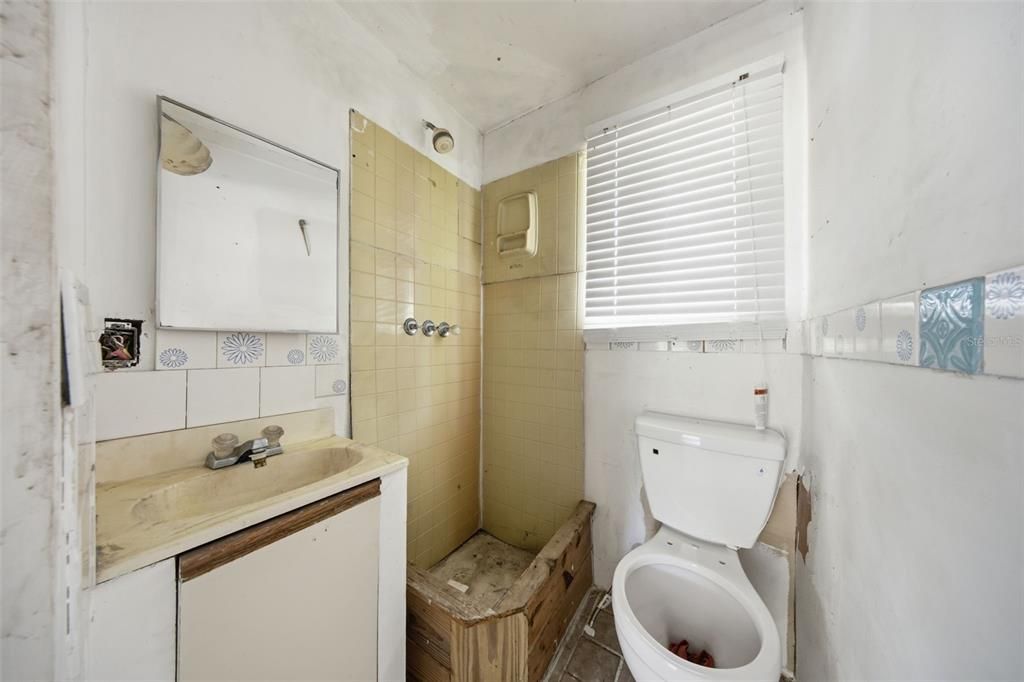 На продажу: $319,999 (5 спален, 3 ванн, 2108 Квадратных фут)