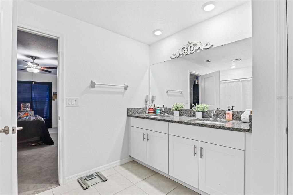 En Venta: $365,000 (4 camas, 2 baños, 1935 Pies cuadrados)