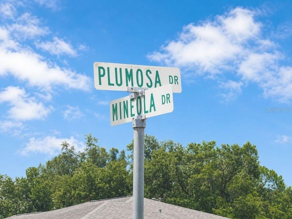 На продажу: $27,000 (0.55 acres)
