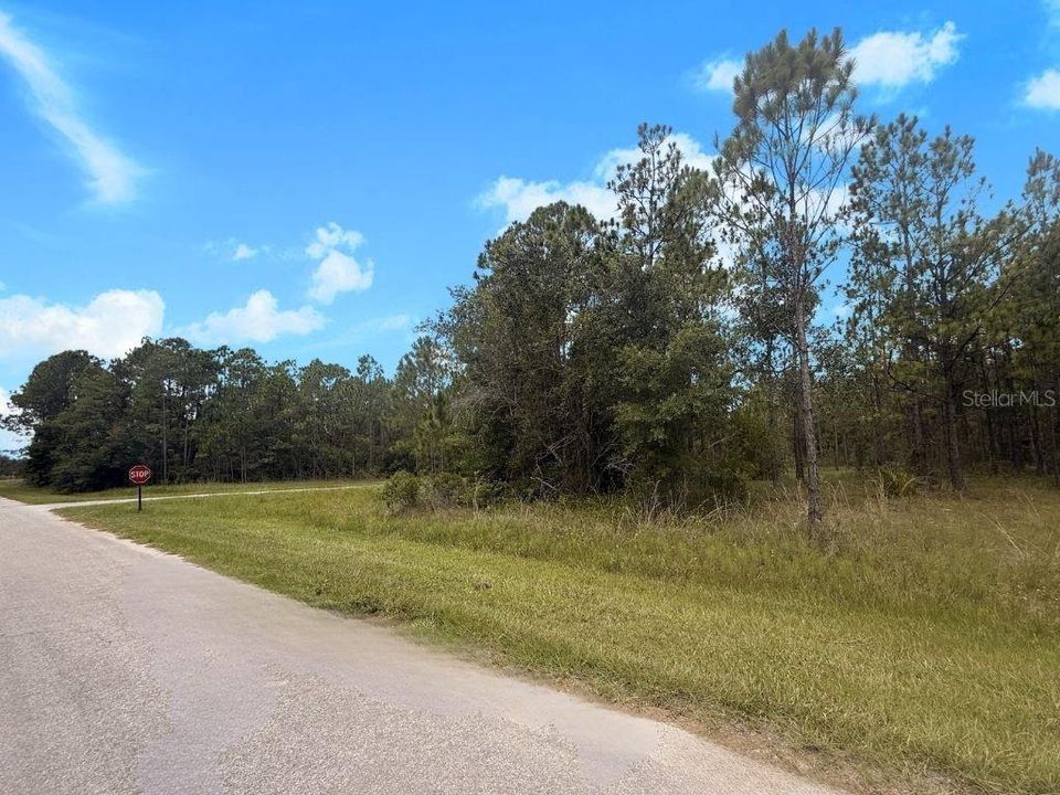 На продажу: $27,000 (0.55 acres)