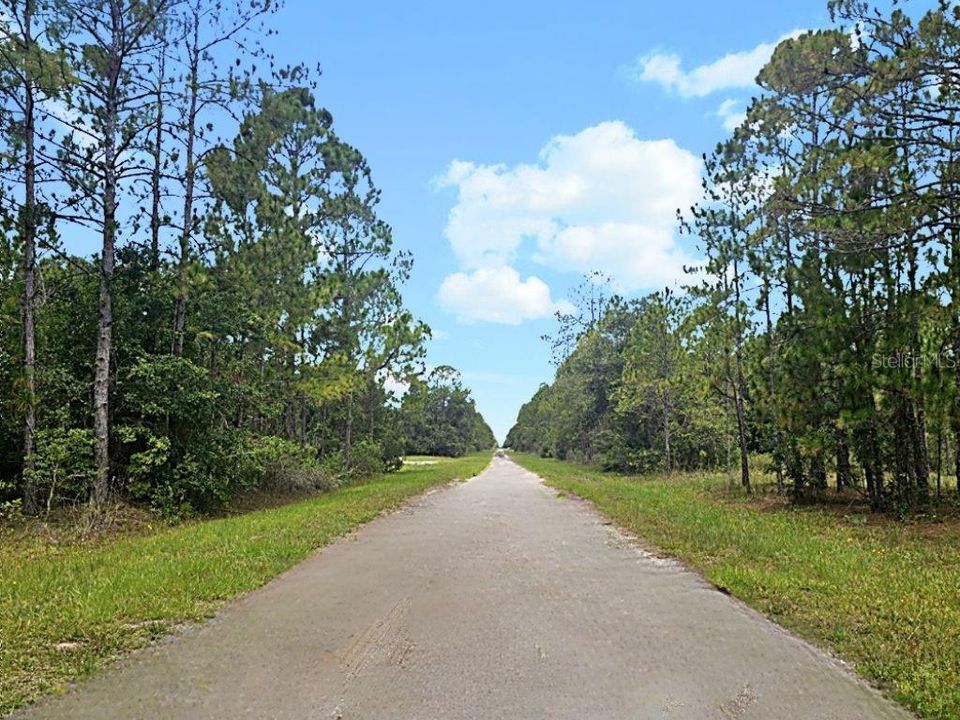 На продажу: $27,000 (0.55 acres)