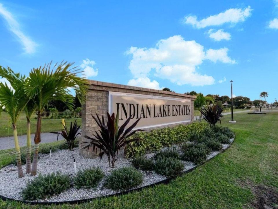 На продажу: $27,000 (0.55 acres)