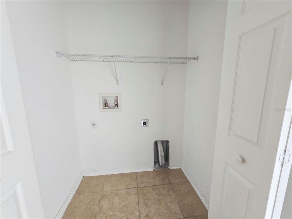 В аренду: $2,075 (4 спален, 2 ванн, 1776 Квадратных фут)