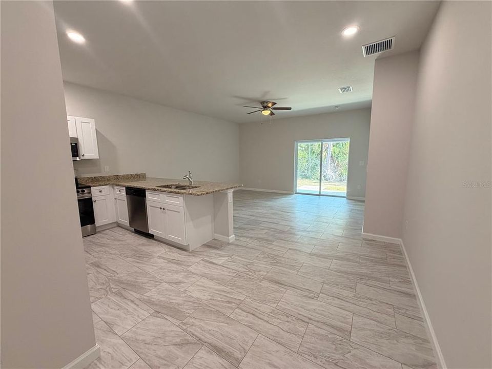 En Venta: $498,000 (6 camas, 0 baños, 2400 Pies cuadrados)