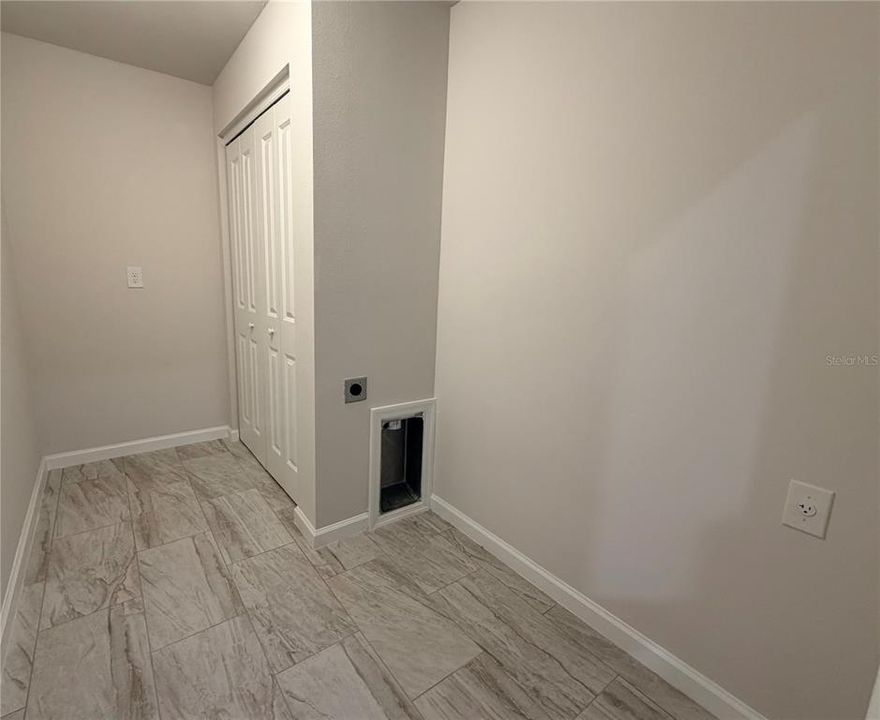 En Venta: $498,000 (6 camas, 0 baños, 2400 Pies cuadrados)
