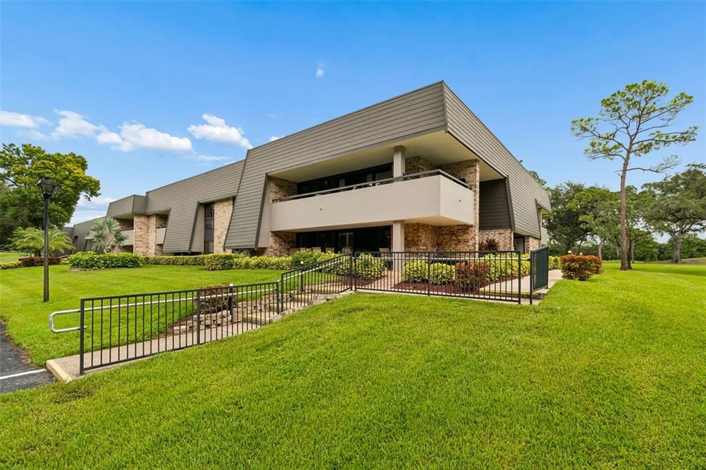 For Sale: $204,900 (1 beds, 1 baths, 610 Square Feet)