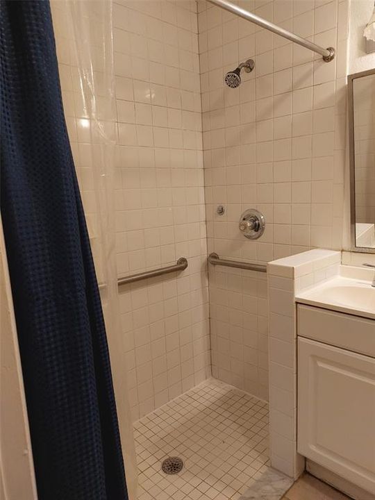 В аренду: $975 (0 спален, 1 ванн, 300 Квадратных фут)
