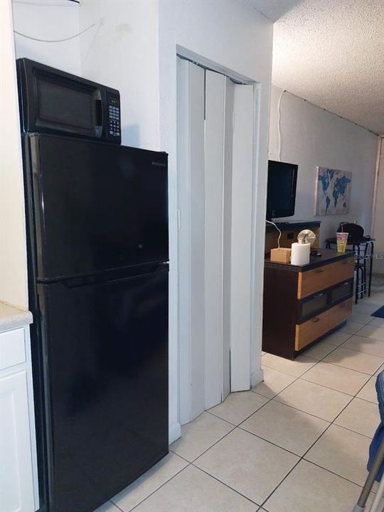 В аренду: $975 (0 спален, 1 ванн, 300 Квадратных фут)
