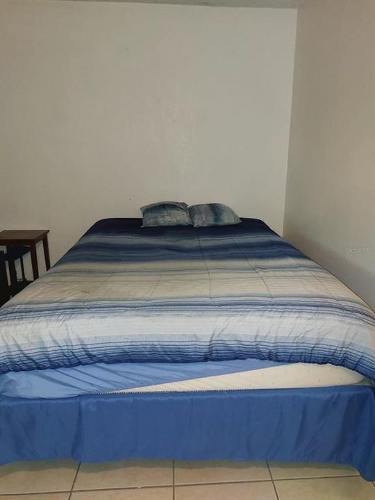 В аренду: $975 (0 спален, 1 ванн, 300 Квадратных фут)