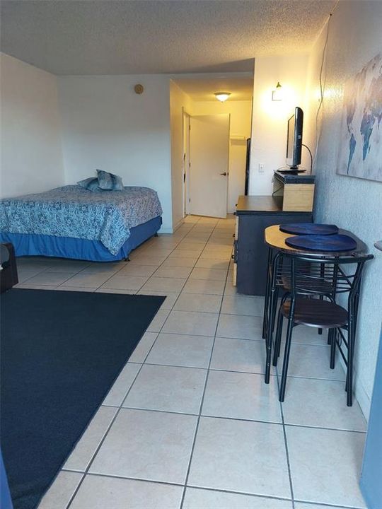 В аренду: $975 (0 спален, 1 ванн, 300 Квадратных фут)