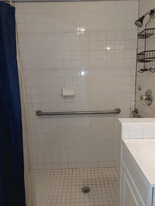 В аренду: $975 (0 спален, 1 ванн, 300 Квадратных фут)