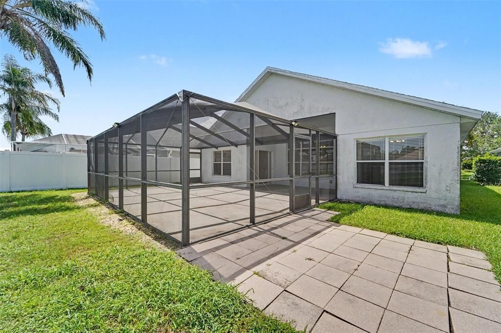На продажу: $395,000 (4 спален, 2 ванн, 2027 Квадратных фут)
