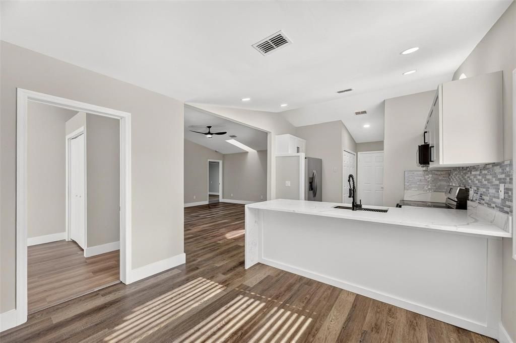 En Venta: $319,900 (3 camas, 2 baños, 1400 Pies cuadrados)