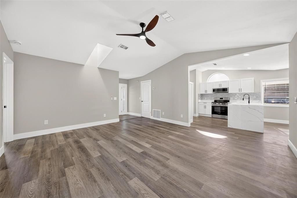 En Venta: $319,900 (3 camas, 2 baños, 1400 Pies cuadrados)