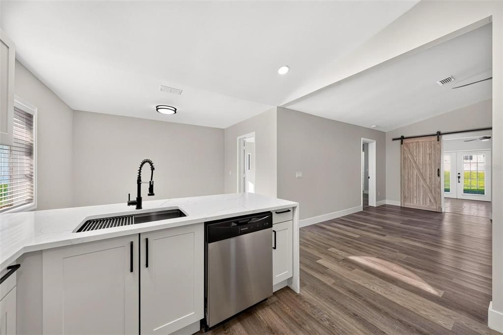 En Venta: $319,900 (3 camas, 2 baños, 1400 Pies cuadrados)