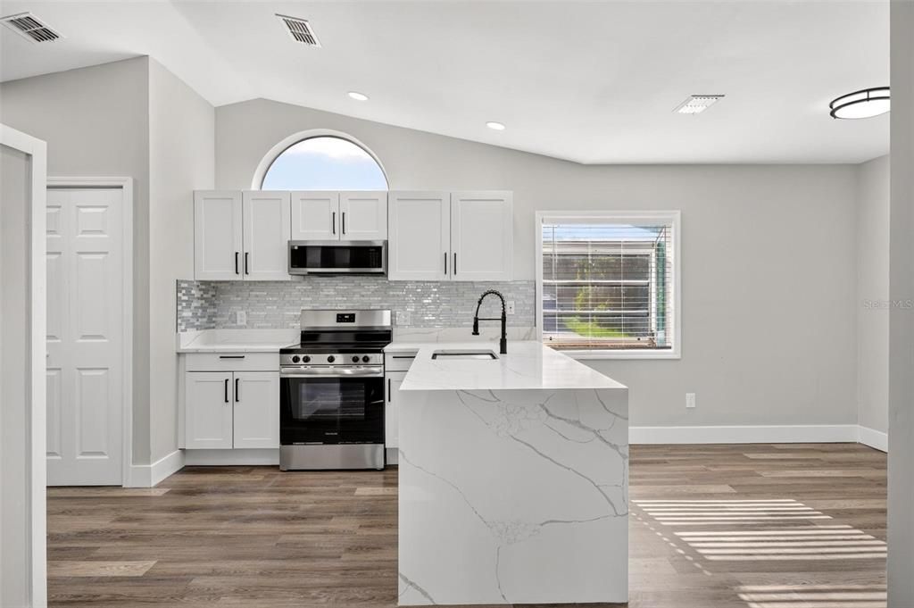 En Venta: $319,900 (3 camas, 2 baños, 1400 Pies cuadrados)