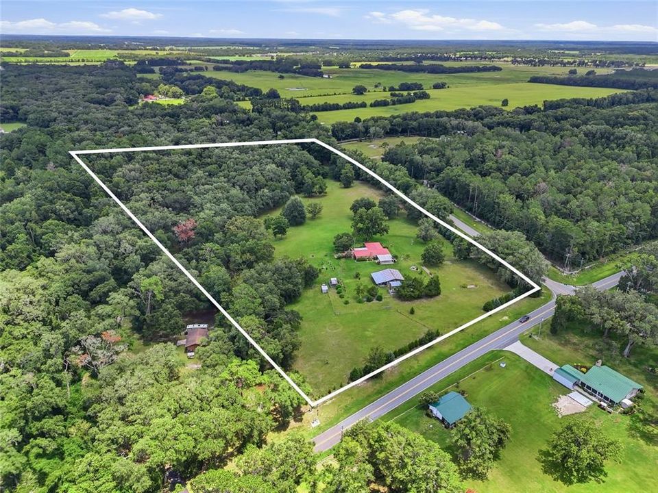 En Venta: $589,000 (4 camas, 3 baños, 2211 Pies cuadrados)