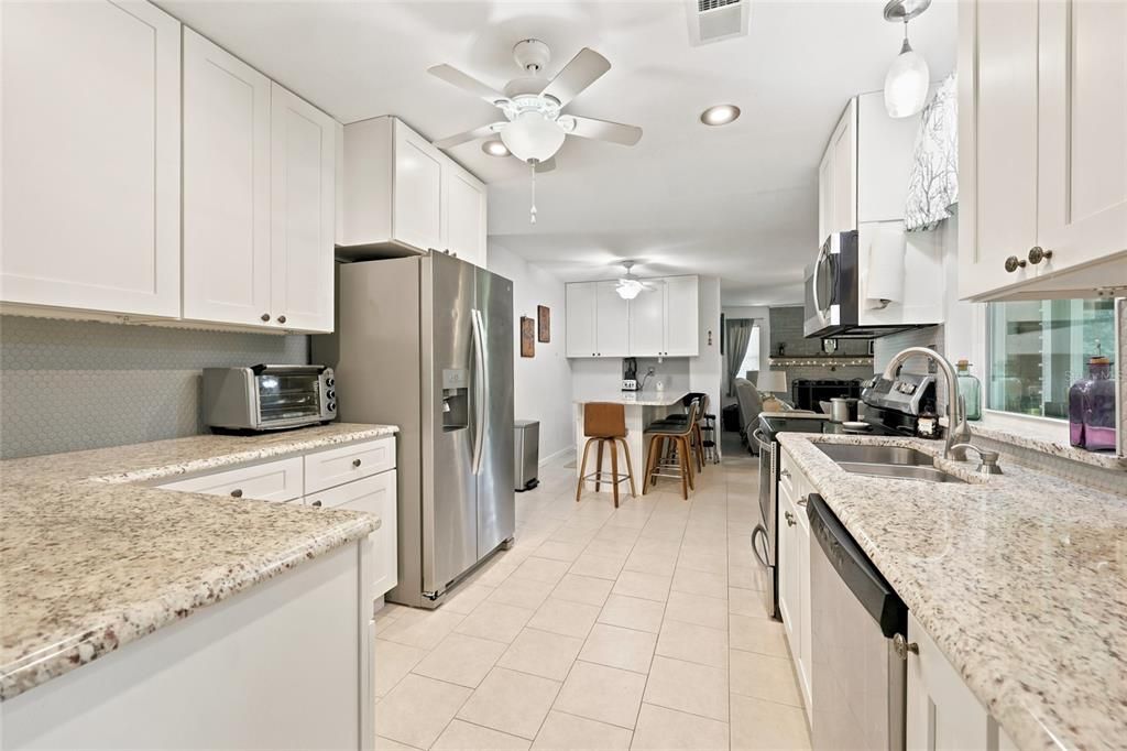 En Venta: $589,000 (4 camas, 3 baños, 2211 Pies cuadrados)