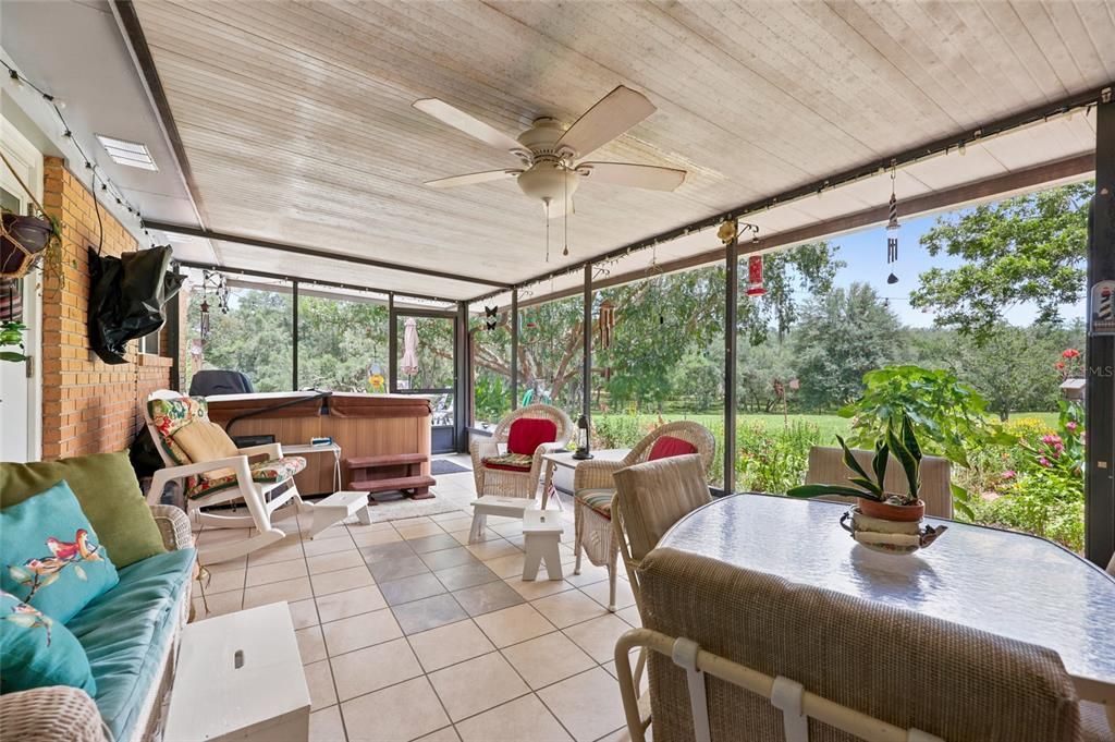 En Venta: $589,000 (4 camas, 3 baños, 2211 Pies cuadrados)