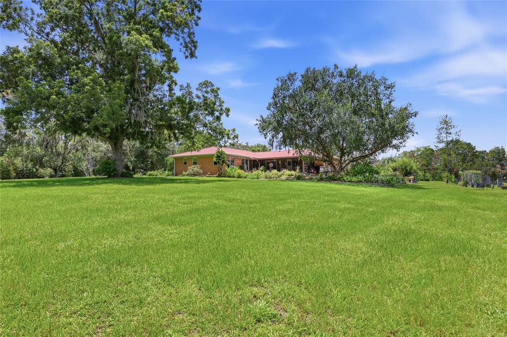 En Venta: $589,000 (4 camas, 3 baños, 2211 Pies cuadrados)