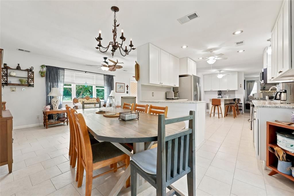 En Venta: $589,000 (4 camas, 3 baños, 2211 Pies cuadrados)