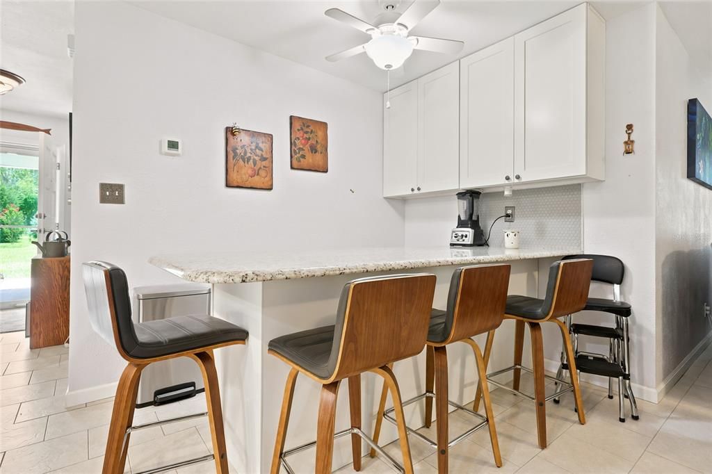 En Venta: $589,000 (4 camas, 3 baños, 2211 Pies cuadrados)