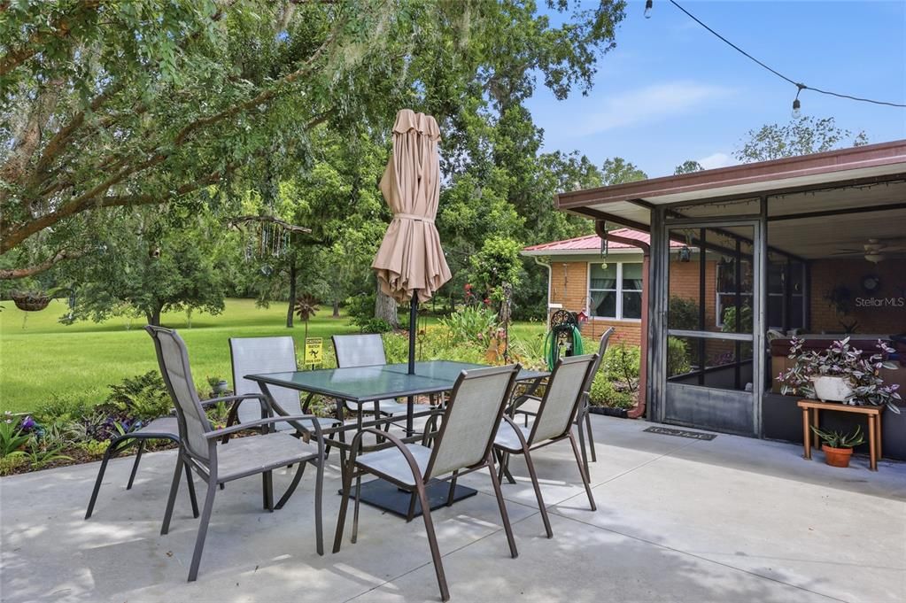 En Venta: $589,000 (4 camas, 3 baños, 2211 Pies cuadrados)