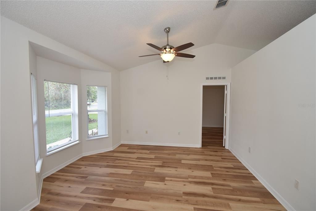 For Rent: $2,200 (4 beds, 2 baths, 1728 Square Feet)