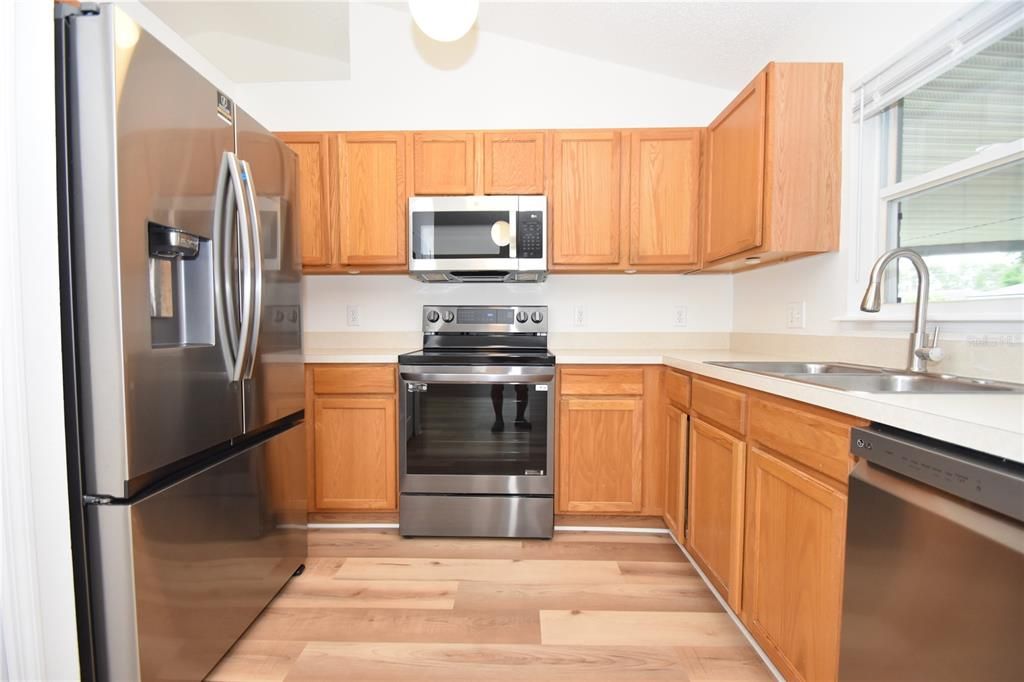 For Rent: $2,200 (4 beds, 2 baths, 1728 Square Feet)