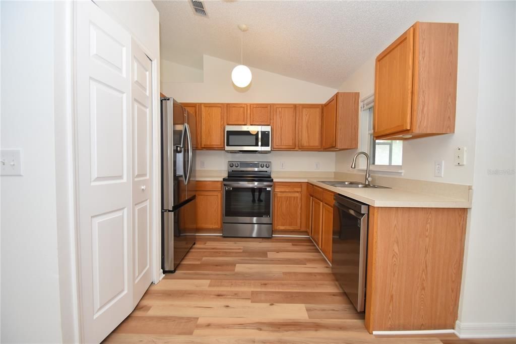 For Rent: $2,200 (4 beds, 2 baths, 1728 Square Feet)