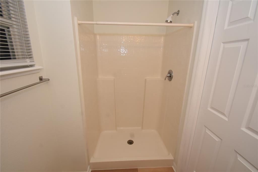For Rent: $2,200 (4 beds, 2 baths, 1728 Square Feet)