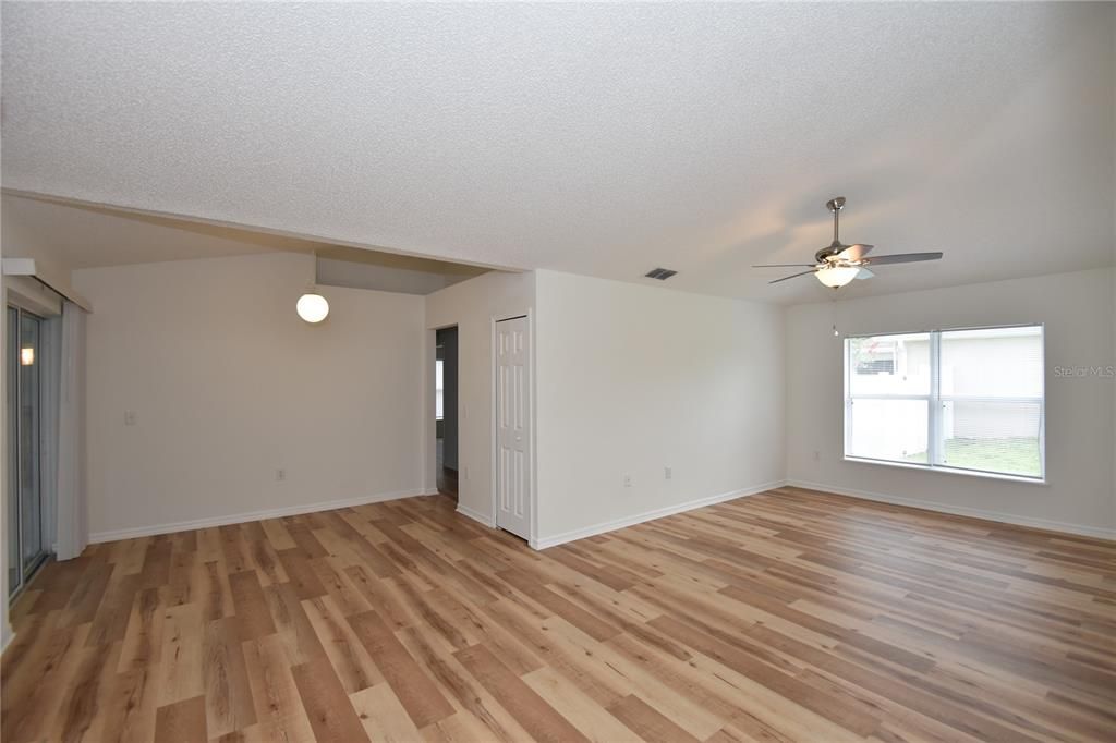 For Rent: $2,200 (4 beds, 2 baths, 1728 Square Feet)