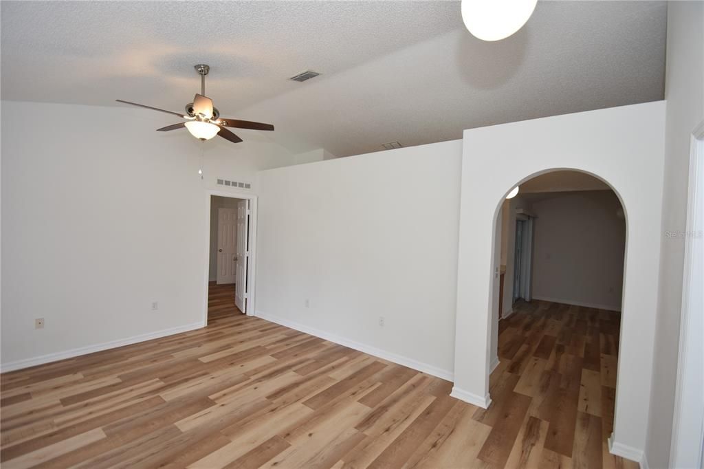 For Rent: $2,200 (4 beds, 2 baths, 1728 Square Feet)
