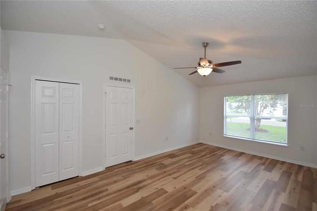 For Rent: $2,200 (4 beds, 2 baths, 1728 Square Feet)