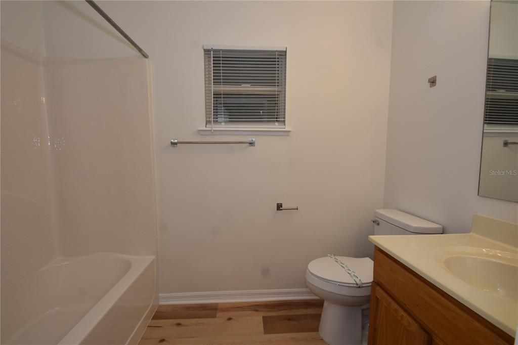 For Rent: $2,200 (4 beds, 2 baths, 1728 Square Feet)