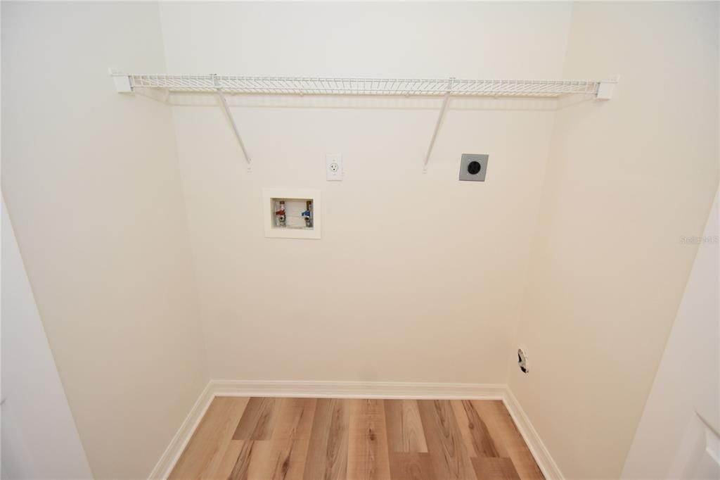 For Rent: $2,200 (4 beds, 2 baths, 1728 Square Feet)