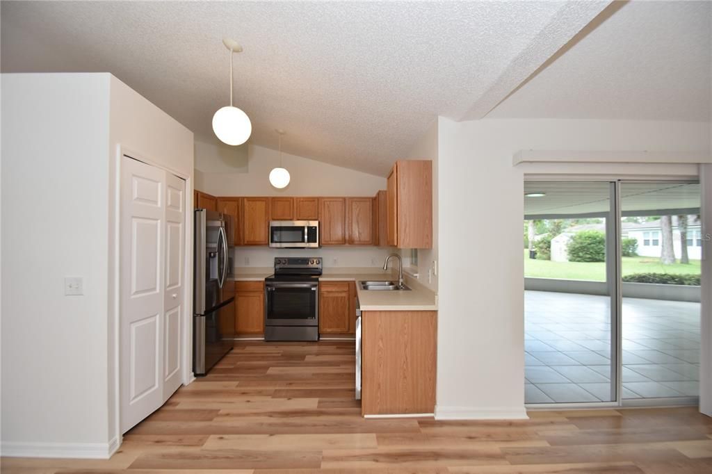 For Rent: $2,200 (4 beds, 2 baths, 1728 Square Feet)