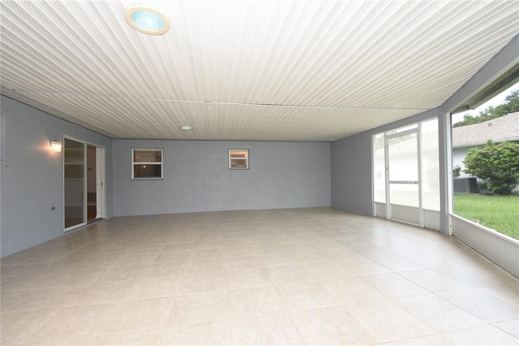 For Rent: $2,200 (4 beds, 2 baths, 1728 Square Feet)