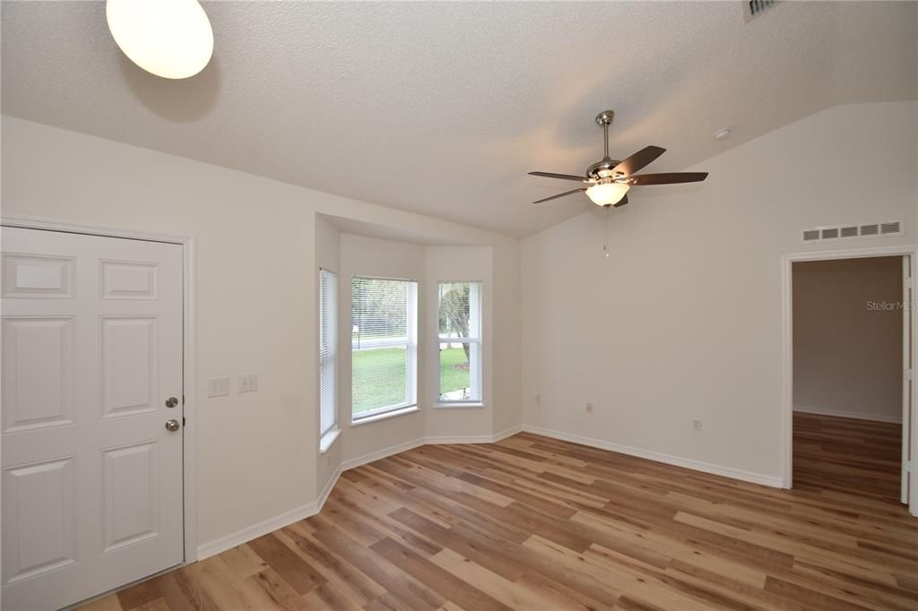 For Rent: $2,200 (4 beds, 2 baths, 1728 Square Feet)