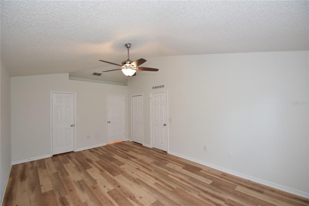 For Rent: $2,200 (4 beds, 2 baths, 1728 Square Feet)