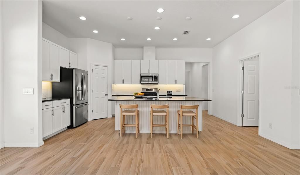 En Venta: $489,000 (4 camas, 3 baños, 2261 Pies cuadrados)