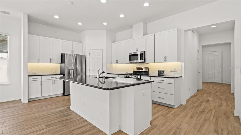 En Venta: $489,000 (4 camas, 3 baños, 2261 Pies cuadrados)