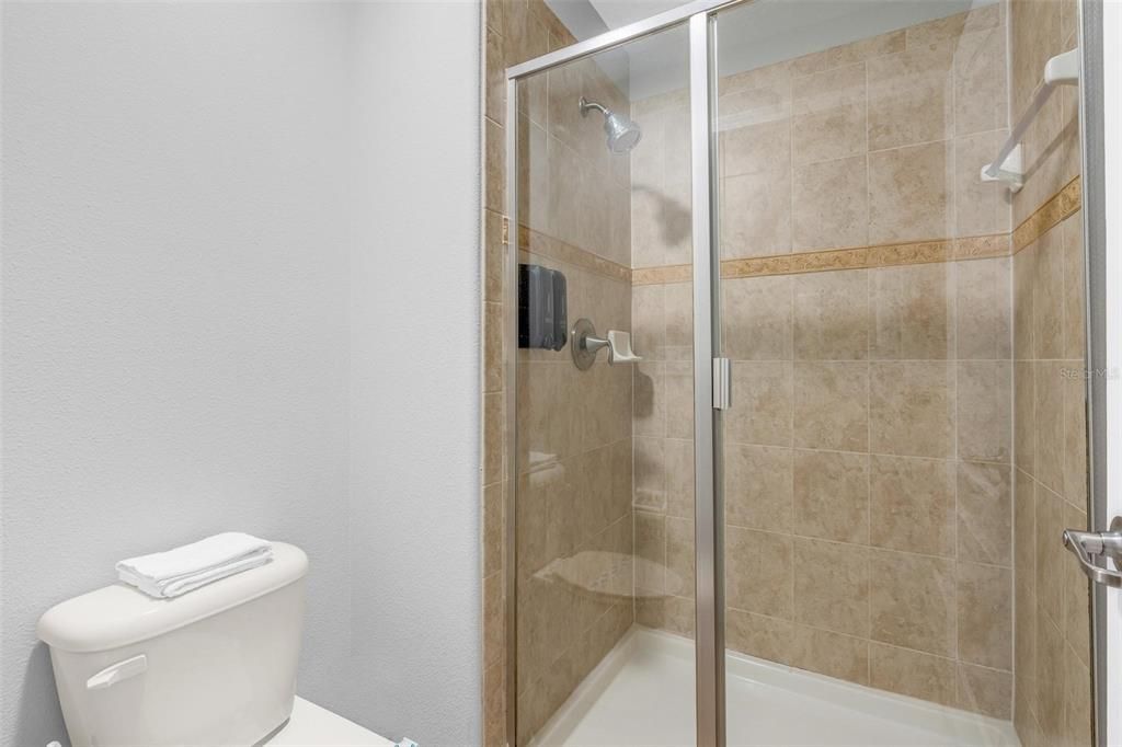 На продажу: $329,990 (4 спален, 3 ванн, 1902 Квадратных фут)