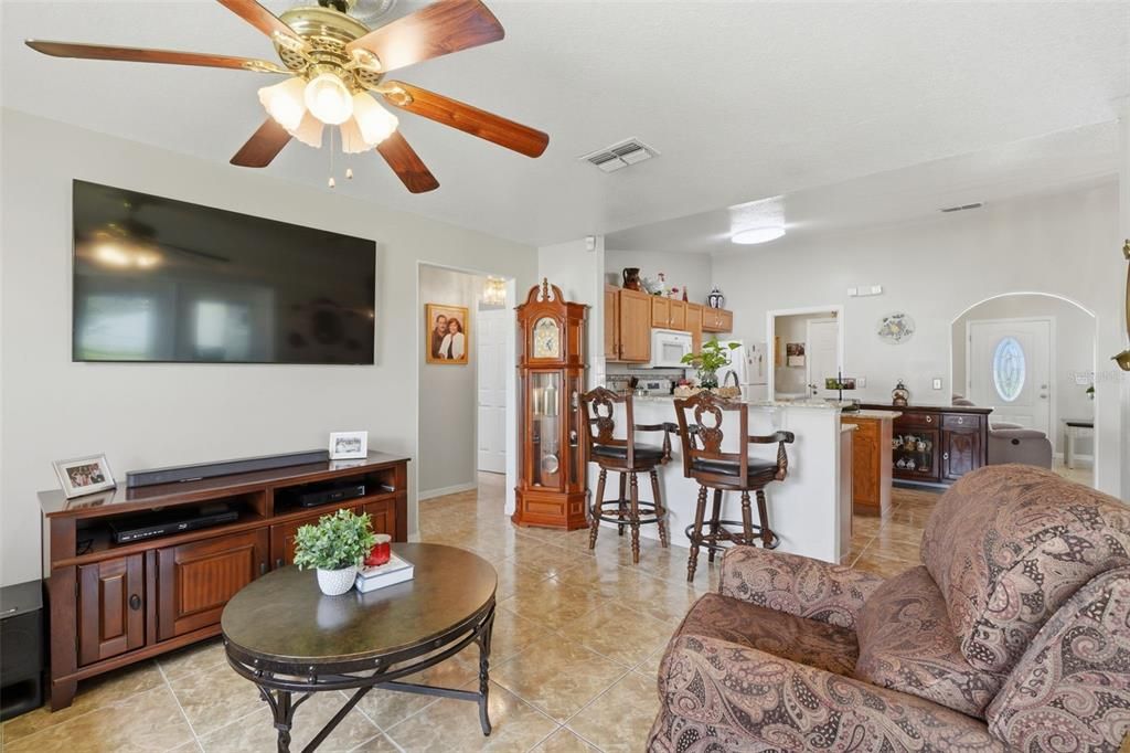 For Sale: $289,999 (3 beds, 2 baths, 1425 Square Feet)